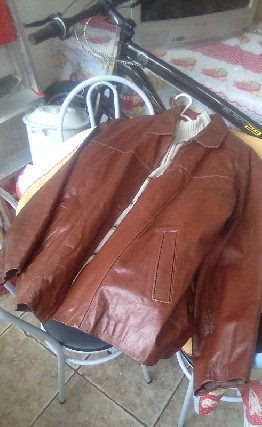 Foto 1 - Negocio 4 jaquetas de couro todos tamanhos unisex